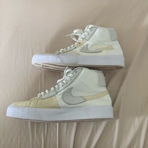 Nike Men’s SB Blazer Mid PRM Summit White Skate Shoes